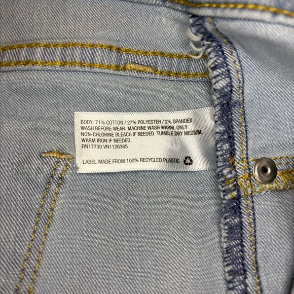 Universal Thread Women’s Mid-Rise Jegging Light Wash Jeans Size 8 - Picture 7 of 11